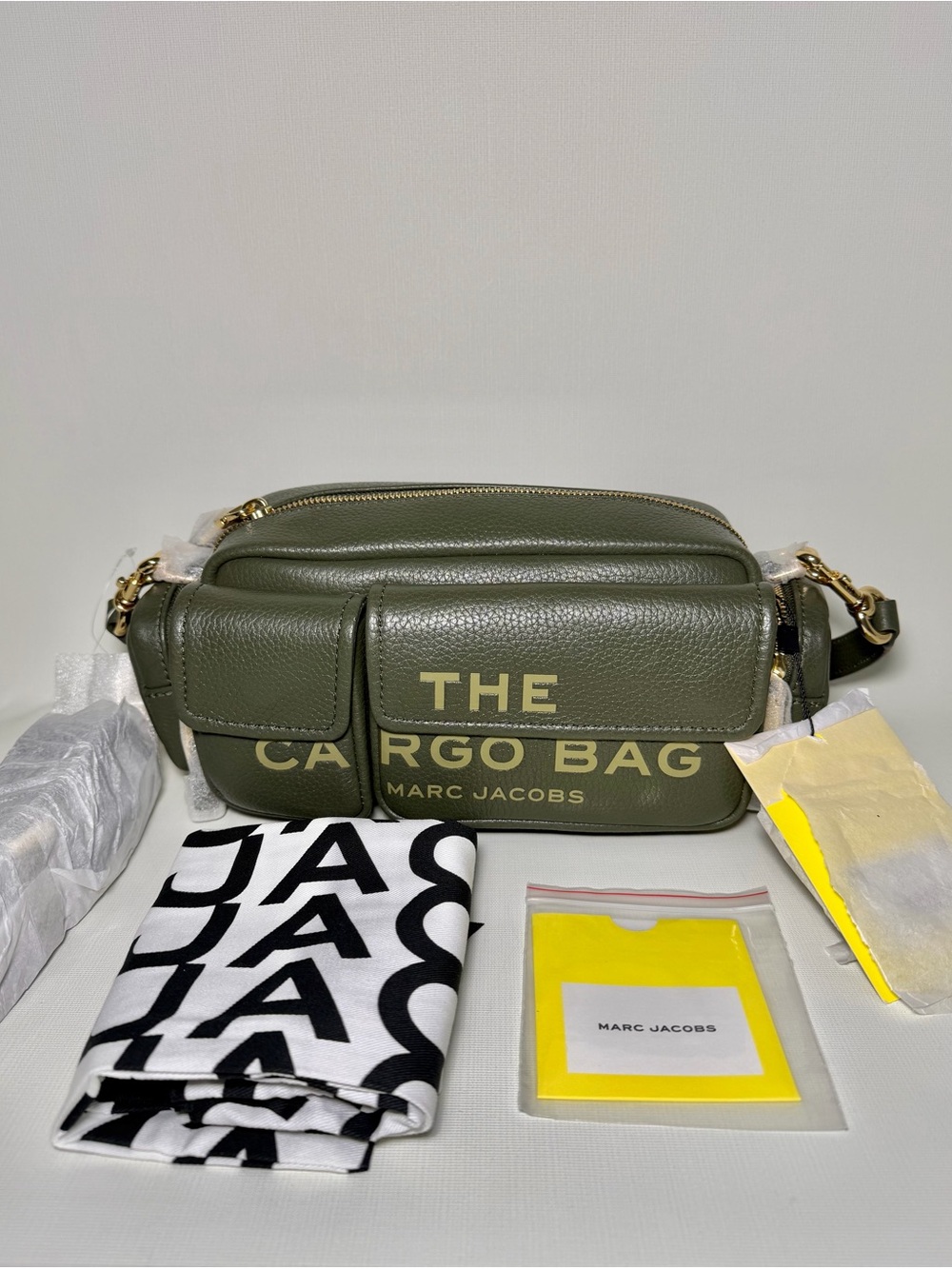 MARC JACOBS
The Cargo Shoulder Bag